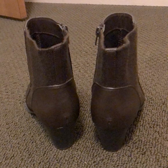 Heeled leather and canvas ankle boots - Picture 3 of 5